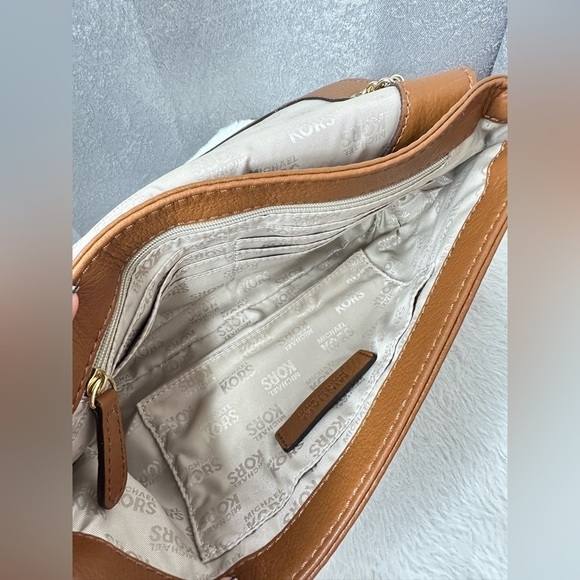 Michael Kors Fulton Pebble Leather Shoulder Flap Bag Brown One Size - Picture 8 of 15